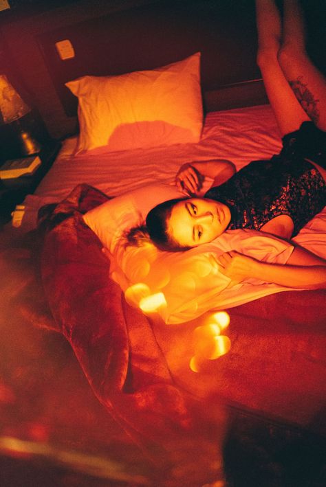 Wong Kar Wai, Inspired Images, Bedroom Vibes, Neon Bedroom, Mood For Love, Neon Noir, Orange Aesthetic, Cinematic Photography, Inspirational Images