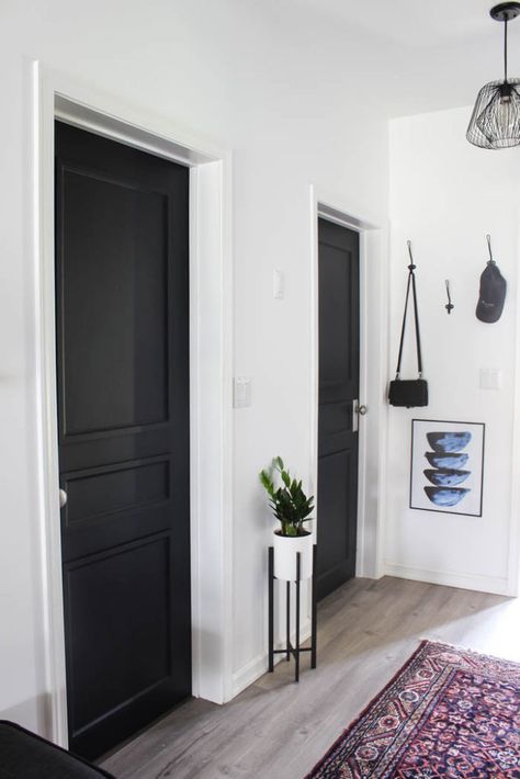 Stunning transformation! Transform outdated doors on a budget! Some trim, paint, and new hardware is all it takes to create a new modern interior door design! Love the navy blue colour on these hallway doors. Hollow Core Door Makeover, Hallway Doors, Interior Door Design, Black Hallway, Pintu Interior, Modern Interior Door, Trim Paint, Black Interior Doors, Interior Design Minimalist