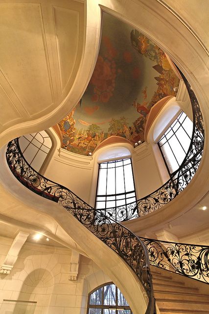 Stairs ~ Petit Palais ~ Paris (architectural moulding/details instead of ceiling mural) Circular Courtyard, Beautiful Staircases, Petit Palais Paris, Architecture Stairs, Ceiling Mural, Spiral Stair, France Luxury, Paris Architecture, Ceiling Murals