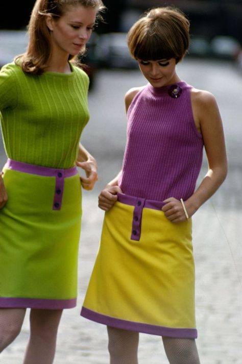 Moda Z Lat 70., Outfits 60s, 60s Fashion Trends, 60s Outfits, Fashion 60s, 60s Women, Casual Attire For Women, Fall Fashion Skirts, 1960 Fashion