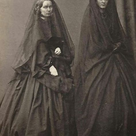 Marilyn Medusa Holst (@glamourbatgoddess) • Instagram photos and videos Halloween New England, 1800 Photography, Victorian England Aesthetic, 19th Century Aesthetic, Victorian History, Double Portrait, The Woman In Black, Victorian Photography, Victorian Halloween