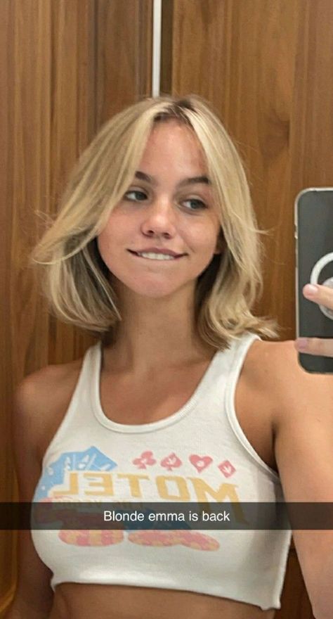 Emma Chamberlain Short Hair, Short Blonde Hair With Curtain Bangs, 2023 Haircuts, Short Hair Cuts For Teens, Haircuts For Teenagers, Blond Bob, Goldie Locks, Emma Brooks, Blonde Aesthetic