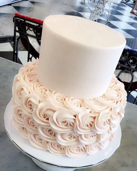 😏 #birthdaycake #rosettes #buttercream #perfection #gorgeous #cakeart… Wedding Cake With Rosettes, Cake With Rosettes, Pink Rosette Cake, 2 Tier Wedding Cake, 2 Tier Wedding Cakes, Tiered Cakes Birthday, Two Tier Cake, Rosette Cake, 16 Birthday Cake