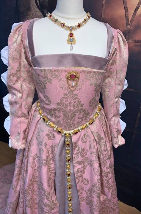 Pink Tudor Dress, Pink Medieval Gown, Tudor Era Dress, Tudor Bodice, The Tudors Dresses, Pink Medieval Dress, Game Of Thrones Dress, Middle Ages Clothing, Tudor Gown