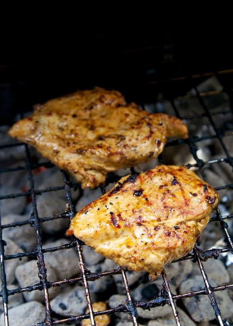 BBQ Ranch Grilled Chicken - Plain Chicken Ranch Marinade, Plain Chicken Recipe, Grilled Chicken Recipe, Amazing Chicken, Chicken Bbq, Bbq Seasoning, Plain Chicken, Chicken Marinade, Ranch Chicken