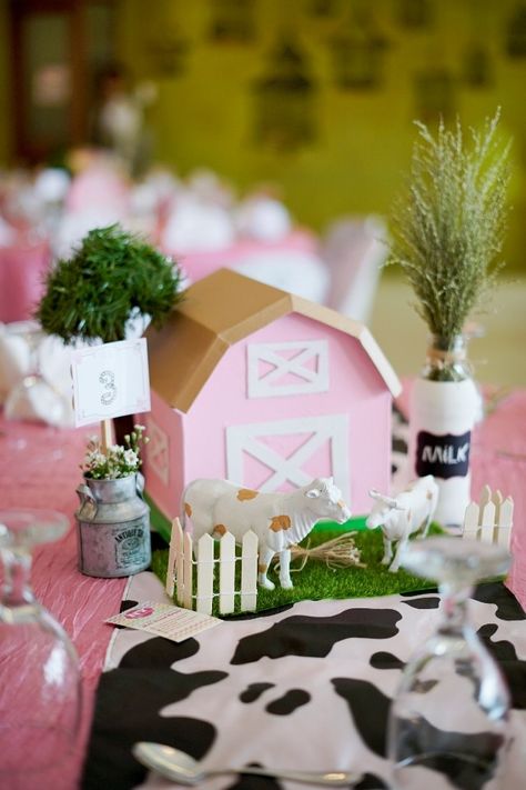 Bea’s Pink Barnyard Themed Party – Table centerpiece Pink Barnyard Party, Pink Farm Party, Barn Birthday Party, Girls Farm Birthday, Barnyard Birthday Party, Birthday Lights, Farm Theme Birthday, Rodeo Party, Farm Themed Birthday Party