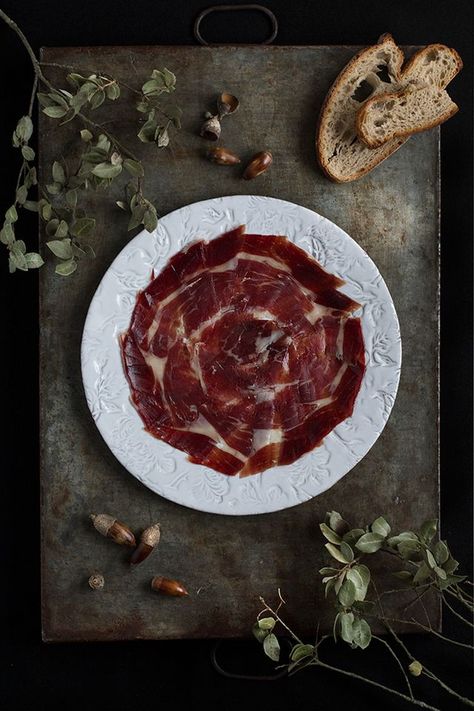 Cuál es el mejor jamón ibérico de bellota? | Tobegourmet | Bloglovin’ Appetizer Dishes, Spanish Cuisine, Beef Jerky, Birthday Dinners, Meat Jerky, Cheese Board, A Food, Written By, Jam