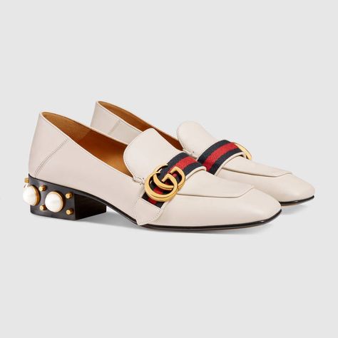 Gucci Pearl Loafers, Gucci Loafers, Loafers Style, Gucci Leather, Leather Slippers, Designer Items, Trending Fashion, Moda Vintage, Footwear Design Women