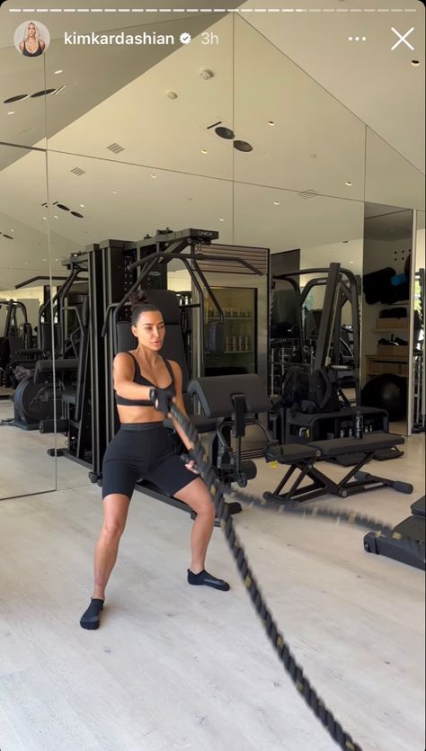 Kim Kardashian Gym Room, Kim Kardashian Home Gym, Kim Kardashian Office, Kim Kardashian Gym, Khloe Kardashian Gym, Kim K Home, Kardashian Gym, Kardashian Mom, Kim Kardashian Workout