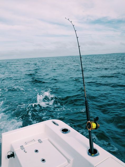 Fishing Aesthetic, Salt Water Fishing, Hunting Life, Dream Date, Fishing Pictures, Ocean Fishing, Fishing Girls, Beach Fishing, Fishing Life