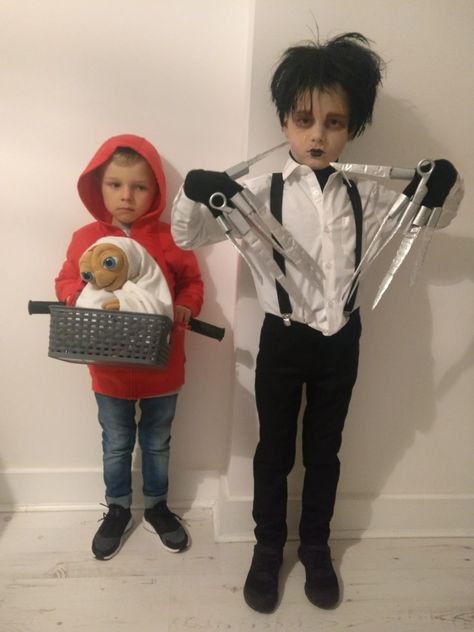 Edward Scissor, Halloween Costume Kids, Scissor Hands, Halloween Idea, Edward Scissorhands, Homemade Halloween Costumes, Fancy Dress For Kids, Homemade Halloween, Diy Halloween Costumes