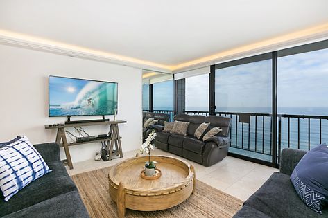 Unforgettable Pacific views await at this beautifully appointed 1BR oceanfront condo. Modern coastal decor complements the open-concept interior. Condo Modern, Modern Coastal Decor, Vacation Meals, Home Rental, Oceanfront Condo, Pacific Beach, Beach Condo, Modern Coastal, Custom Kitchen