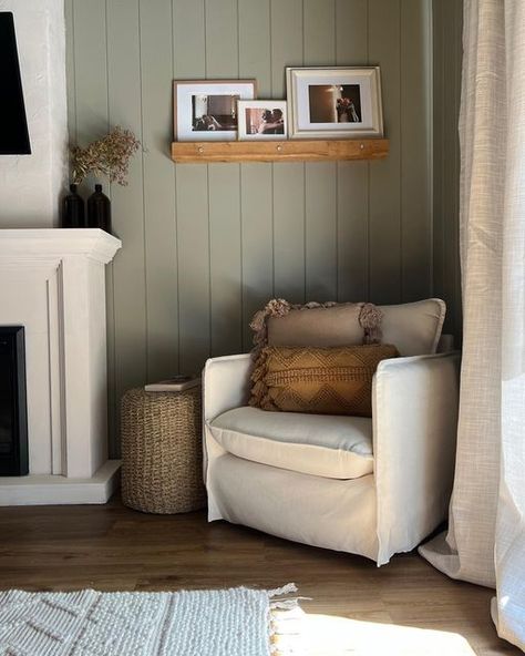 Cozy Chair Corner Living Rooms, Farmhouse Reading Nook Cozy Corner, Reading Corner Fireplace, Reading Nook Fireplace Cozy Corner, Small Space Reading Corner, Nook By Fireplace, Small Corner Reading Nook, Farmhouse Reading Corner, Chair In Corner Living Room