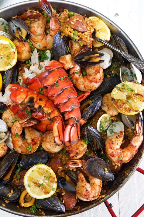 Grilled Seafood Paella - The Suburban Soapbox Seafood Paella Recipe, Seafood Stew Recipes, Paella Recipe Seafood, Bbq Seafood, Grilled Seafood Recipes, Spanish Paella, Seafood Paella, Paella Recipe, Seafood Recipes Healthy