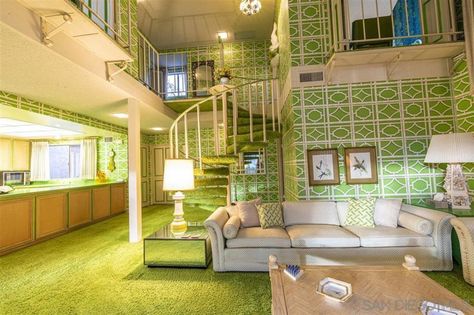 Groovy green ‘time capsule’ home left untouched for 45 years Time Capsule House, 70s Architecture, Green Countertops, Retro Homes, Georgian Fireplaces, Curtains Bed, Capsule House, 70s Interior, Deco Bathroom