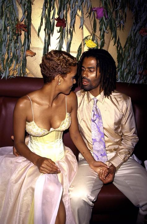 Halle Berry and ex-boyfriend Eric Benet in 2000. David And Victoria Beckham, Celebrities Partying, Stephanie Seymour, Eric Benet, Heather Graham, Photos Of Celebrities, Carla Bruni, Dorothy Dandridge, Gavin Rossdale