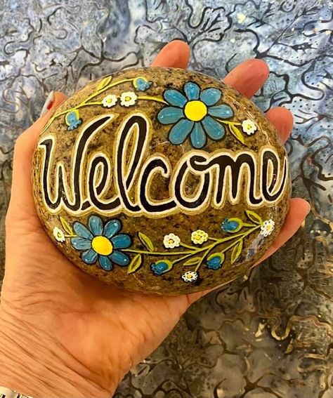 Name Rock Painting, Welcome Rocks Painted, Welcome Rock Painting Ideas, Welcome Rock Painting, Teacher Rocks, Rocks Decor, Rock Painting Flowers, Garden Rocks, Inspirational Rocks