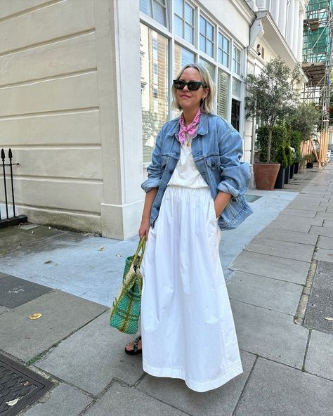 Alex Stedman (@alexandra.stedman) • Instagram photos and videos Alexandra Stedman, Alex Stedman, Minimalist Casual Outfit, Outfit Repeater, White Maxi Skirts, Summer Chic, Linen Skirt, Weekend Wear, Fashion Fits