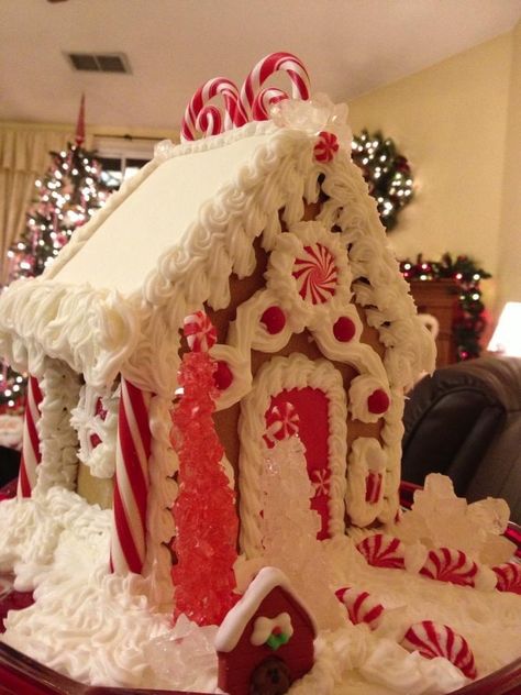 Red And White Gingerbread House, Pink And Red Gingerbread House, Pink Gingerbread House Aesthetic, Gingerbread House Red And Green, Pink And Blue Gingerbread House, Candy Cane Lane Gingerbread House, Pink Gingerbread House Wallpaper, White Gingerbread House, Gingerbread House Candy