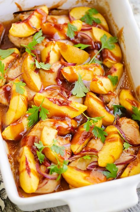 Bbq Chicken Bake, Peach Bbq Chicken, Peach Recipes Dinner, Peach Bbq, Fresh Peach Recipes, Peach Chicken, Summer Chicken Recipes, Baked Bbq Chicken, 5 Ingredient Dinners