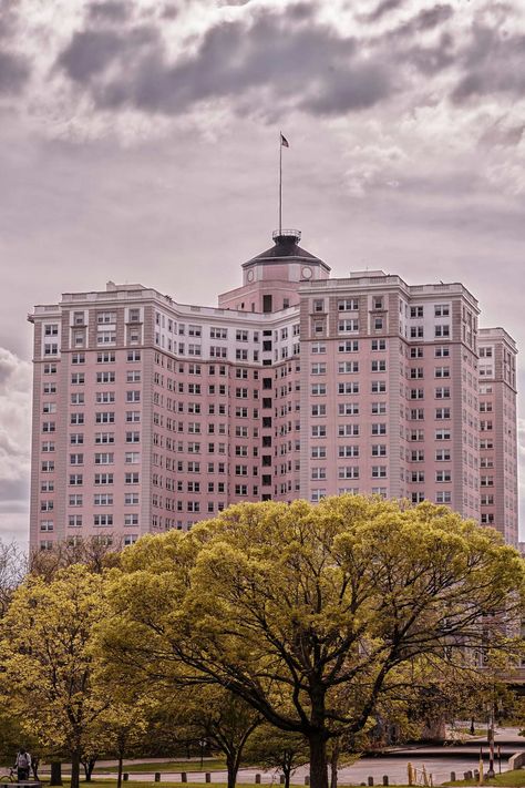 Edgewater Beach Hotel - Chicago Edgewater Chicago, Skokie Illinois, Beach Chicago, Chicago Hotels, Old Orchard, Cheap Hotels, Beach Hotel, Beach Hotels, Empire State Building