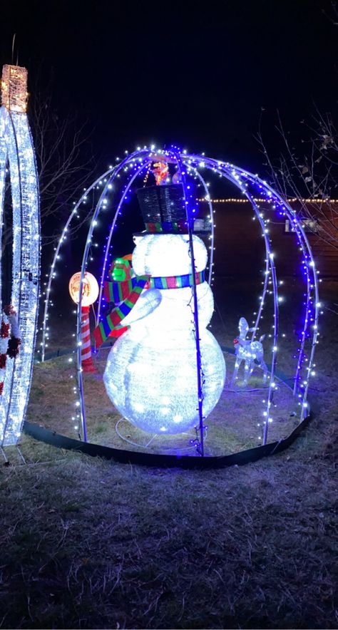 Diy Life Size Snow Globe, Giant Snow Globe Diy, Jack Skeleton Christmas, Giant Christmas Lights, Skeleton Christmas Tree, Large Snow Globes, Holiday Decor Outdoor, Snow Globe Diy, Globe Diy