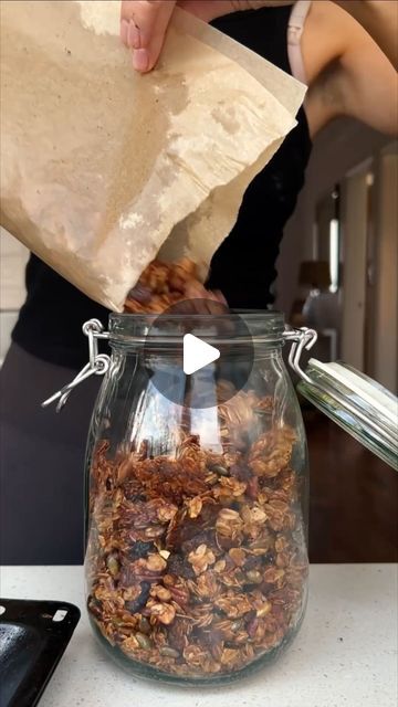 Gina Burgess on Instagram: "The only granola recipe you’ll ever need 🤤  This is a tried and tested recipe that I keep coming back to. It also makes your kitchen smell amazing 👃 🫶🏻 For the full recipe and method head to my blog and search ‘the crunchiest granola’  My main tips: - jumbo oats are by far the best for texture! Porridge oats kind of cement together and the clusters are rock solid! - coconut oil and either brown sugar or coconut sugar are great for crunch  - cooking at a slightly lower heat for longer will result in more crunch  - don’t touch or mix the granola while cooking to preserve the clusters, and don’t touch the granola while it cools   #granola #granolarecipe #veganbreakfast #oats #vegansnacks #veganbreakfast #vegansweets #clusters #easyvegan #highfibre #crunchygrano Keto Salads, Gluten Free Protein, Crunchy Granola, Kitchen Smells, Easy Healthy Meal Prep, Granola Recipe, Porridge Oats, Smell Amazing, Granola Recipes