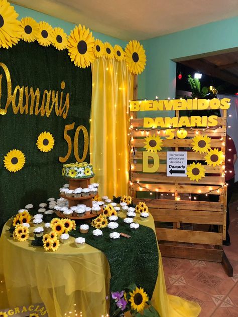 Paper flowers. Cup cake stand. Sunflower backdrop. Sunflower Birthday Party Decoration Diy, Sunflower Backdrop Ideas, Sunflower Party Themes, Sunflower Backdrop, Birthday Sunflower, Sunflower Birthday Parties, Sunflower Wedding Decorations, Sunflower Birthday, Cake Table Birthday