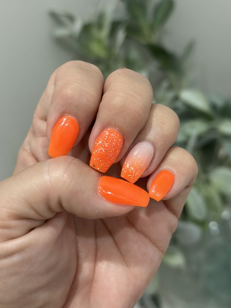 Orange summer nails 🧡 Hoco Nails For Orange Dress, Orange Nails Simple, Orange Hoco Nails, Nails For Orange Dress, Orange Sparkle Nails, Cheer Nails, Orange Summer Nails, Homecoming Inspo, Country Acrylic Nails