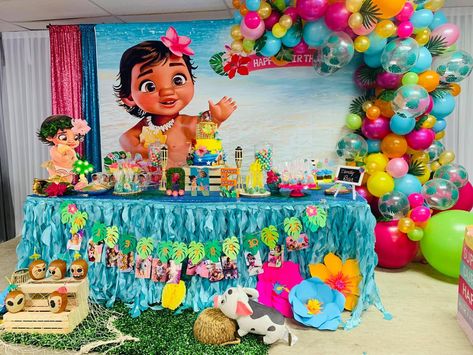 I got inspired making this decoration for my daughter’s first birthday looking at other’s people decorations, YouTube, even from the movie! And I have to mention, I’m am not a professional but I’m planning to be better at it . Moana Birthday Party Cake, Moana Birthday Decorations, Moana Party Decorations, Moana Birthday Party Theme, Moana Theme Birthday, Festa Moana Baby, Moana Bebe, Moana Theme, Moana Themed Party