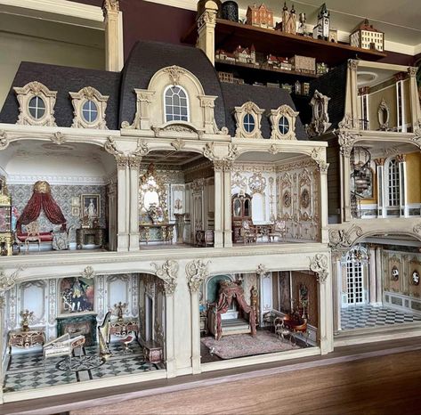 Dollhouse Doll Clothes, Doll House Plans, Dolls House Interiors, Victorian Dolls, Miniature Rooms, Miniature Houses, Miniature House, Dollhouse Dolls, Mini House