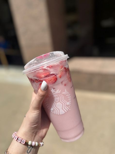 Pink Drink Starbucks, Strawberry Acai Refresher, Cold Starbucks Drinks, Strawberry Acai, Coffee Treats, Coconut Drinks, Sephora Skin Care, Starbucks Inspired Ice Coffee, Starbucks Drink