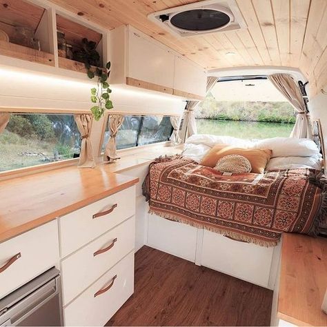 Caravan Vintage, Converted Vans, Bus Living, Kombi Home, Van Conversion Interior, Caravan Interior, Van Life Diy, Campervan Interior, Camper Van Conversion Diy