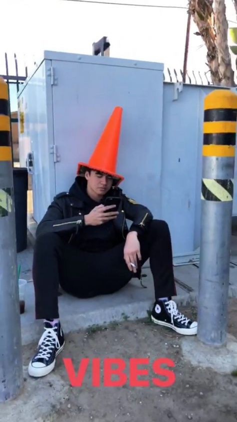 Calum 5sos, Cone Head, 5sos Wallpaper, Thomas Hood, 5sos Memes, 5sos Pictures, Race Car Driver, Calum Thomas Hood, Car Driver