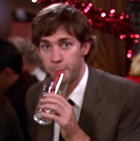 Jim Halpert Aesthetic, Jim Halpert Funny, Jim The Office, Sitcoms Quotes, The Office Jim, Jim Pam, Office Icon, The Office Show, Office Tv Show