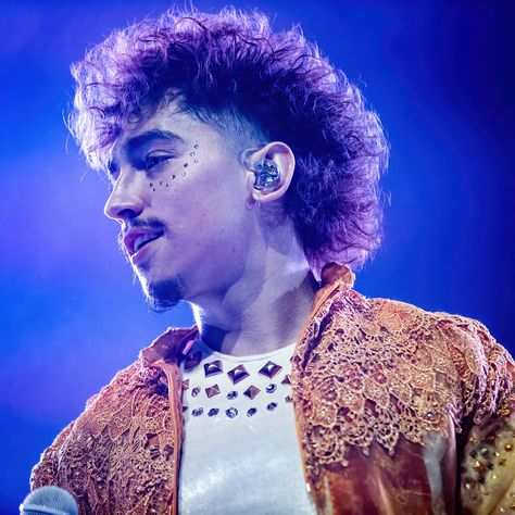 Josh Kiszka Mullet, Josh Kiska, Gvf Aesthetic, Mohawk Mullet, Josh Kiszka, Greta Van Fleet, Greta Thunberg, Tambourine, Beautiful Man