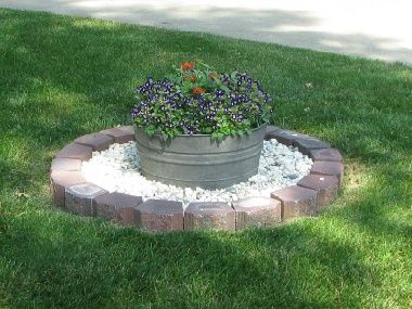 17 Best ideas about Septic Tank Covers on Pinterest | Septic tank ... Septic Mound Landscaping, Well Pump Cover, Septic Tank Covers, Fossa Séptica, Yard Privacy, Landscaping Around House, Home Landscaping, Diy Garden Projects, Septic Tank