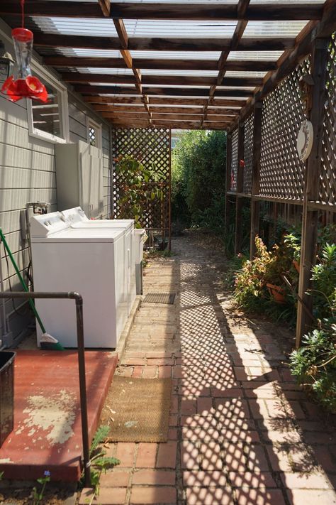 Outside Laundry Room, Outdoor Laundry Area, Outdoor Laundry Rooms, Outdoor Laundry, Backyard Plans, Home Backyard, Courtyard Gardens, Dirty Kitchen, Holguin