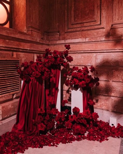 Current mood: Burgundy Red Weddings 🥀 From lush bouquets to statement table settings, there’s something timeless and romantic about this deep, rich hue. Whether you're planning a fall wedding or just love a bold color palette, burgundy is the vibe for effortlessly elegant celebrations. Swipe through for inspo ✨ 1. @thebridaljourney 2. @weddywood 3. @reverieweddings_ 4. @cakeflower_dfw 5. Pinterest 6. @les.petitesgermaines 7. Pinterest 8. @jennapowersphoto 9. Pinterest 10. @abbieleigh_events... Chandelier Stage Decor, Red Ceremony Decor, Dark Red Party Decorations, Speakeasy Decor Ideas, Red Floral Installation, Engagement Party Florals, Moody Red Wedding, All Red Wedding, Rose Installation