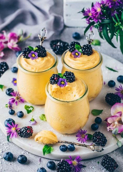 Mango Mousse Dessert Vegan Mango Mousse, Mango Mousse Dessert, Dairy Free Custard, Vegan Dessert Recipes Easy, Mango Mousse, Quick Easy Vegan, Mango Dessert, Mango Cheesecake, Quick Dessert Recipes