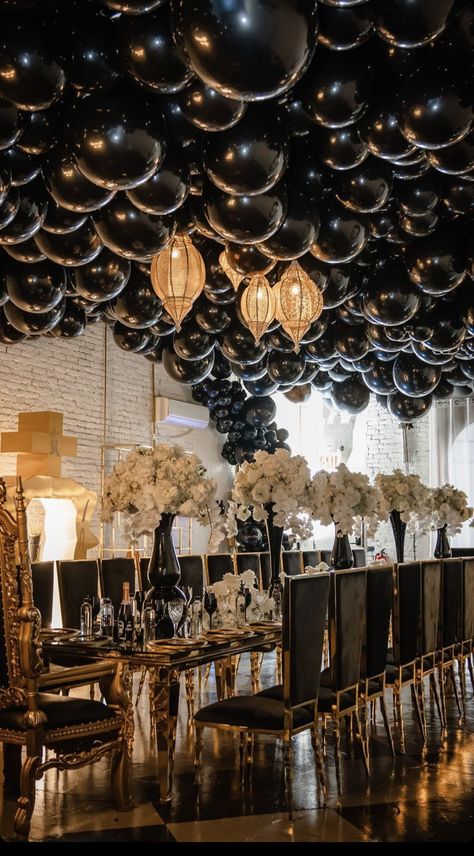 Black Tie Birthday Party Decoration, Lavish Birthday Party, Black Tie Birthday Party, Festa All Black, All Black Party, Black Party Decorations, Dark Wedding Theme, Sneaker Ball, Marriage Ideas