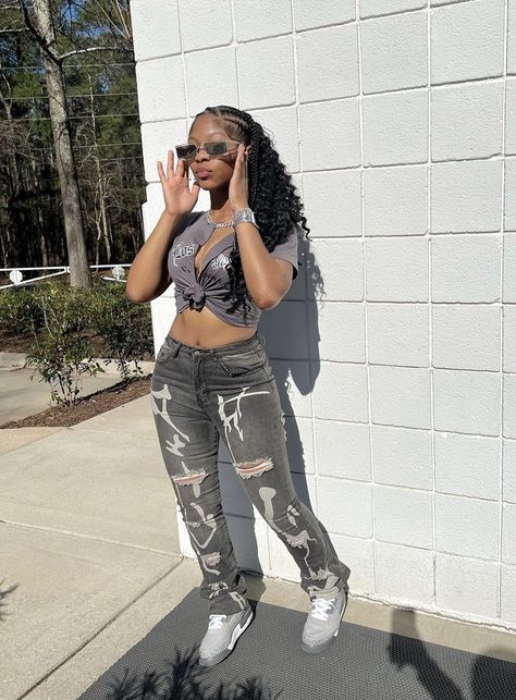 Graphic Ripped Jeans Outfit, Cool Grey 11s Outfits Black Women, Shein Graphic Jeans, First Day Of College Outfits Hbcu, Hbcu Fits, Cool Grey 11s Outfits, Graphic Jeans, Ripped Jeans Outfit, Cute Outfits With Jeans