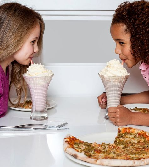 Does your child ask for a different flavor of milkshake every day? Looking for easy milkshake recipes to please him? Check 10 milkshake recipes for kids Food Intolerance Symptoms, Healthy Milkshake Recipes, Protein Snacks For Kids, Healthy Milkshake, Milkshake Recipe Easy, Diwali Sweets Recipe, Finger Foods For Kids, Kids' Party Food, Fire Food