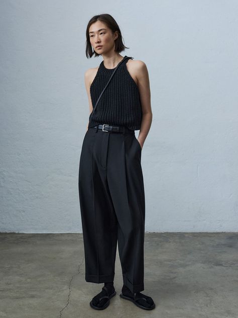 Making Things – Halter Top Black Black Loose Trousers Outfit, Black Elastic Pants Outfit, Masculine Dresses, Loose Trousers Outfit, Masculine Dress, Black Loose Pants, Black Tailored Pants, Black Shirt Outfit, Semi Formal Mujer