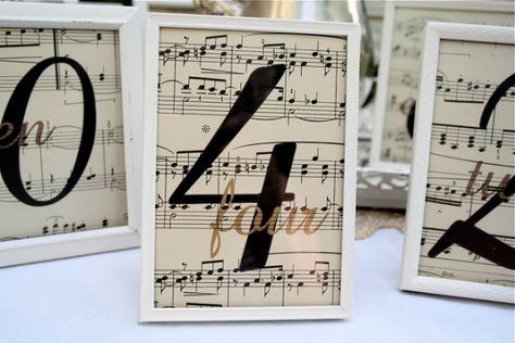 Music Party Centerpieces, Music Table, Music Theme Birthday, Music Themed Parties, Music Themed Wedding, Birthday Photo Booths, Music Party, Wedding Music, Music Themed