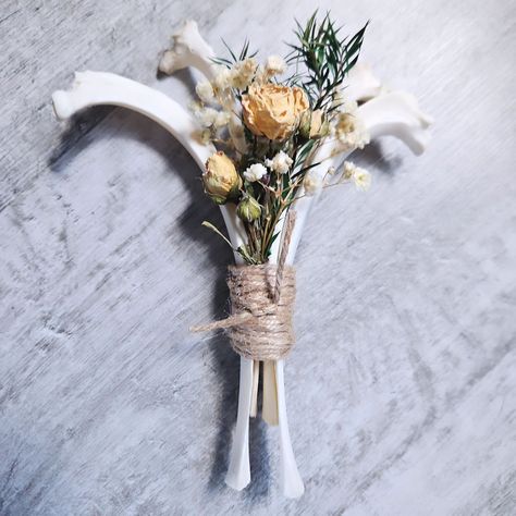 The bone bouquets went down so well yesterday I put together another 2, these are slightly smaller with yellow roses. Only 2 available on my etsy 🖤 If you ever fancy a nosey at my shop, please use link in my bio, share and save option through etsy link really helps my small business with etsy fees 🖤 much love 🙏 #bones#bouquets#roses#taxidermy#curio#oddity#homedecor#witchy#cottagecore#goblincore Bone Bouquet, Bones And Flowers, Scapula Bone, Cottagecore Goblincore, Witchy Cottagecore, Roses Only, Crystal Bouquet, Bone Art, Halloween 2024