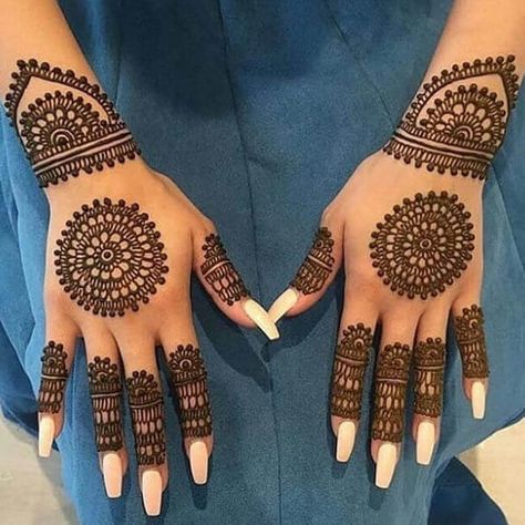 Mehndi Design Back Side, Easy Mehndi Design, Tato Henna, New Bridal Mehndi Designs, Henna Tattoo Hand, Henna Tattoo Designs Hand, Modern Henna Designs, Simple Henna Tattoo, Easy Mehndi