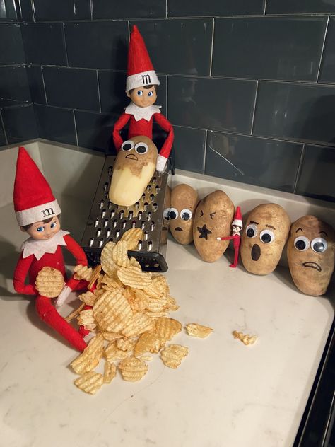 Snoop Elf On The Shelf Ideas, Elf On Shelf Food Ideas, Elf On The Shelf Cooking Ideas Kids, Elf On The Shelf Peas, Fruit Loop Elf On The Shelf, Food Elf On The Shelf Ideas, Elf On The Shelf Charcuterie Board, Elf On The Shelf Spaghetti, Elf On The Shelf Ideas Fridge