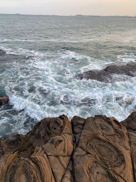 Ocean of rock sea edge cliff sky clouds aesthetic pretty Ocean Cliff Aesthetic, Calypso Aesthetic, Gwyn Berdara, Sky Clouds Aesthetic, Ocean Cliff, Characters Aesthetic, Cliff Edge, Clouds Aesthetic, Rock Aesthetic