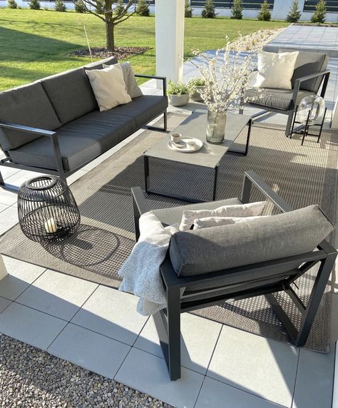 Gray Carpet, Lounge Table, Small Lounge, Outdoor Space Design, Desired Reality, Black Lounge, House Design Pictures, House Extension Design, Modern Carpet